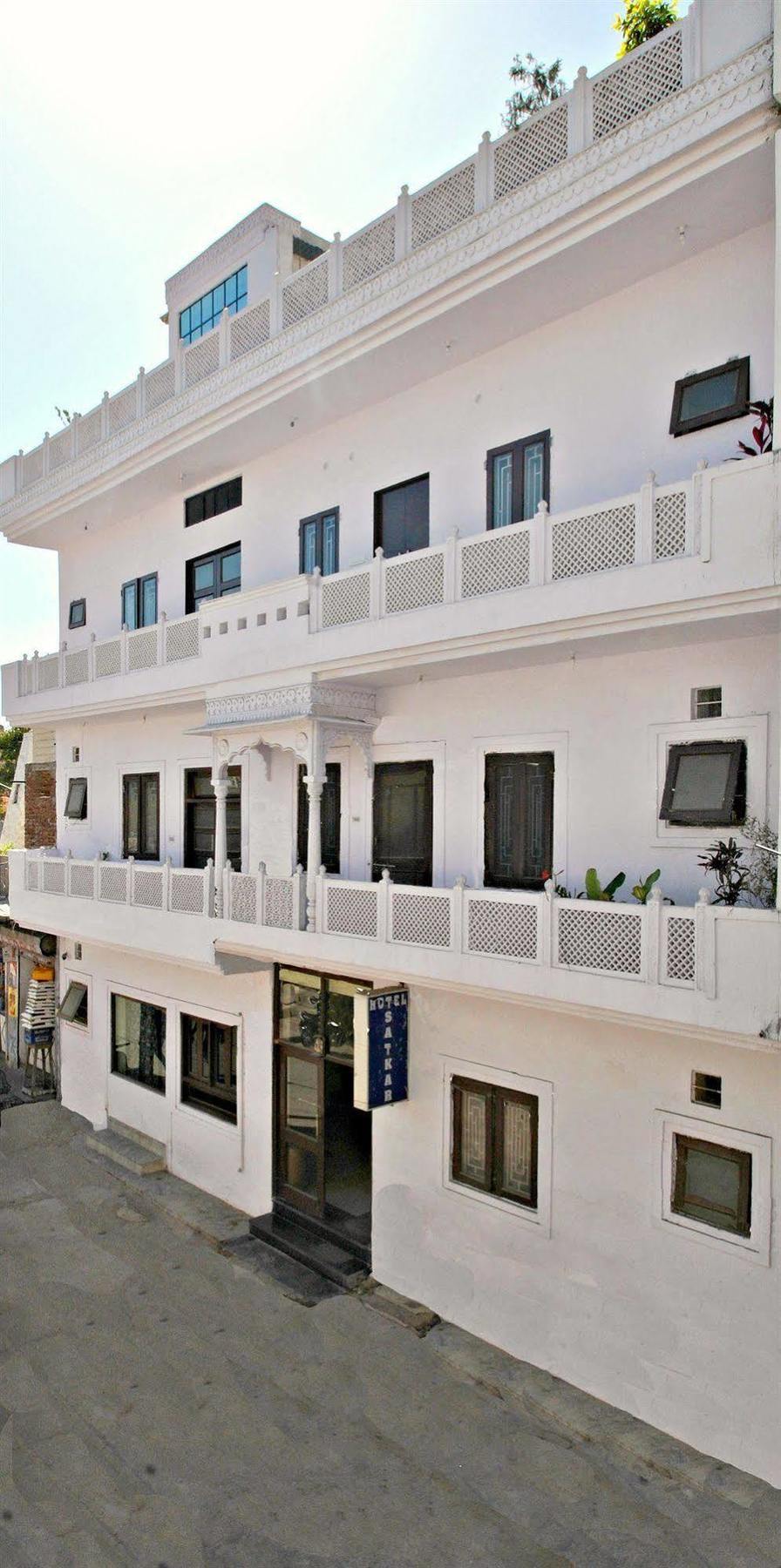 Satkar Hotel Jaipur Exterior photo